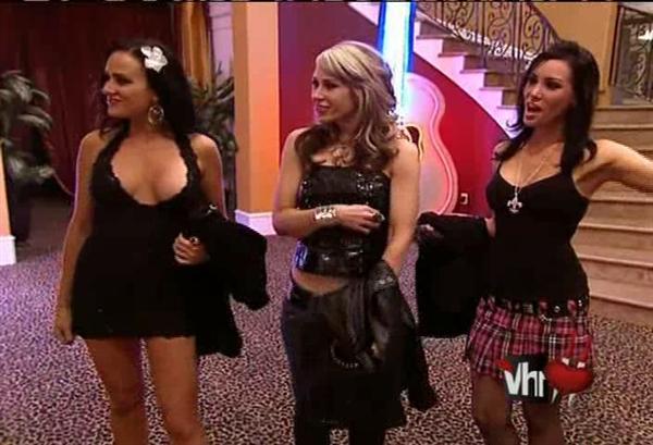 I know what boys like. I know what guys want. To put it in my butt.