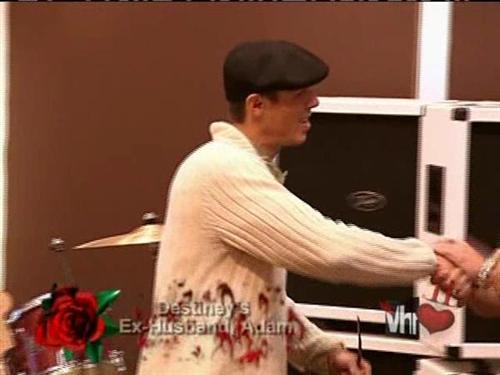 Have you heard about the lonesome loser? He's a loser but he still keeps on tryin